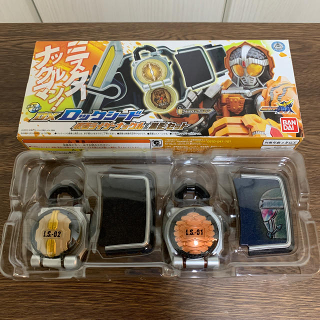 BANDAI 仮面ライダー鎧武 ＤＸロックシード 仮面ライダーナックル＆黒