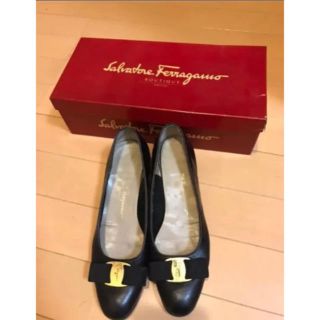 サルヴァトーレフェラガモ(Salvatore Ferragamo)の取り置き中　フェラガモ パンプス ヴァラ　23.5(ハイヒール/パンプス)