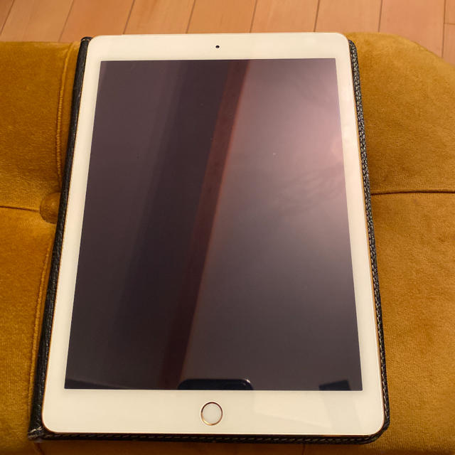 iPad(アイパッド)のiPad Air2 64G B ゴールド スマホ/家電/カメラのPC/タブレット(タブレット)の商品写真