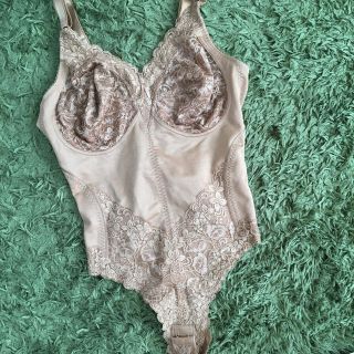 シャルレ FC081 ティーボディーの通販 by y's shop|ラクマ
