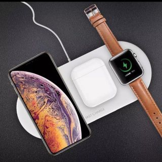 ワイヤレス充電器iPhone・AirPods・Apple Watch送料込(バッテリー/充電器)