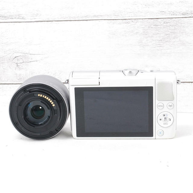 Canon(キヤノン)の❤️Wi-Fi＆自撮り❤️人気ホワイト❤️Canon EOS M100 スマホ/家電/カメラのカメラ(ミラーレス一眼)の商品写真