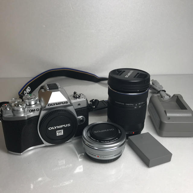 Olympus E-M10 mark3 ダブルレンズキットスマホ/家電/カメラ