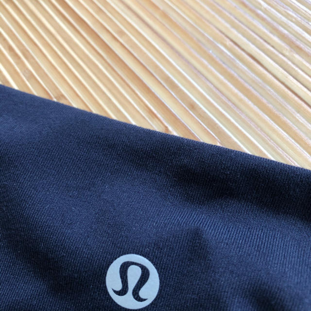 lululemon(ルルレモン)の新品＊ルルレモン　ネイビー　レギンス　4 スポーツ/アウトドアのランニング(ウェア)の商品写真