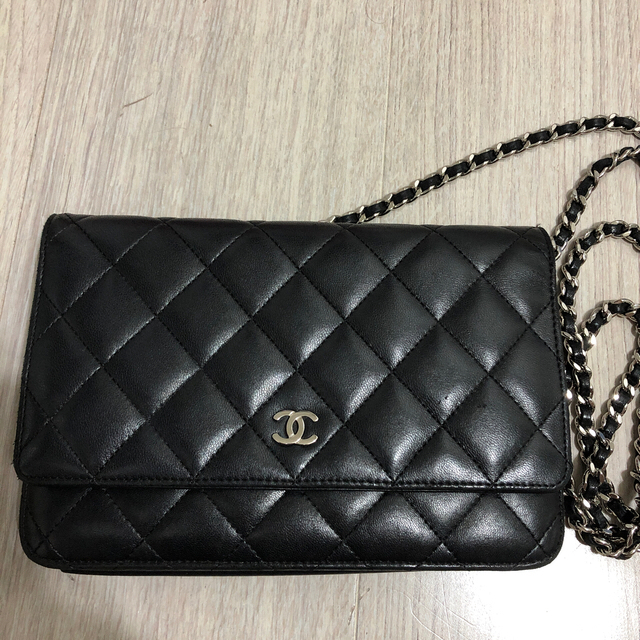 ラムスキンサイズ週末限定値下げCHANEL シャネル　チェーンウォレット