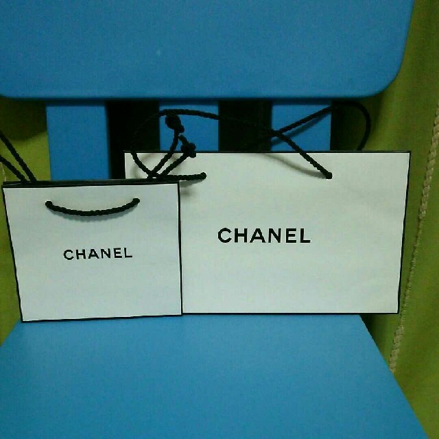 Dior(ディオール)のディオールとシャネルのブランド紙袋 レディースのバッグ(ショップ袋)の商品写真