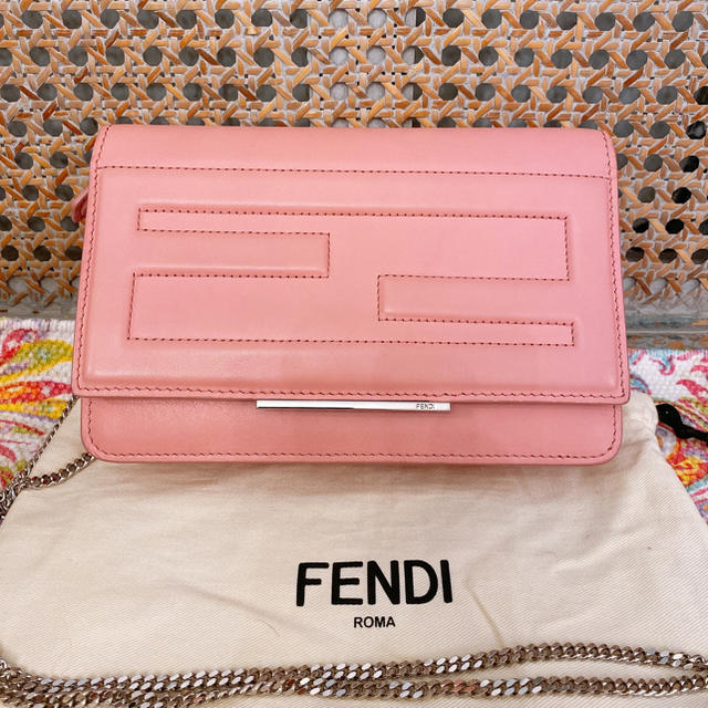 【別倉庫からの配送】 FENDI - FENDI フェンディ　チェーンウォレット　ピンク　シャネル　ピーカブー 財布