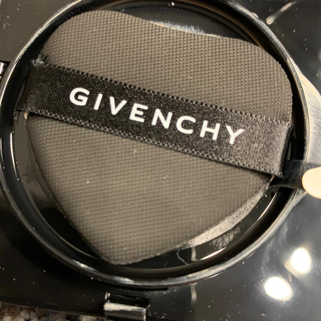 GIVENCHY(ジバンシィ)のジバンシイ　クッションファンデ コスメ/美容のベースメイク/化粧品(ファンデーション)の商品写真