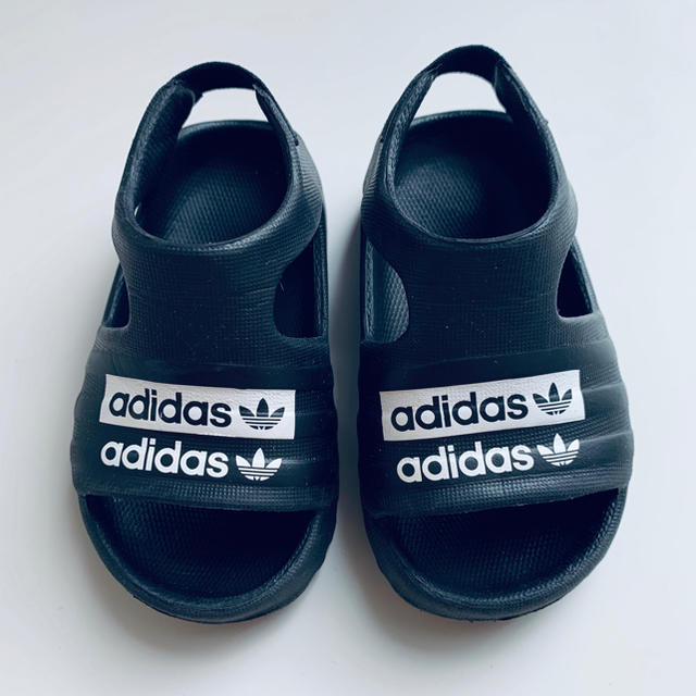 adidas(アディダス)のadidas ベビー　サンダル　＋　抱っこ紐　(専用) キッズ/ベビー/マタニティのベビー靴/シューズ(~14cm)(サンダル)の商品写真