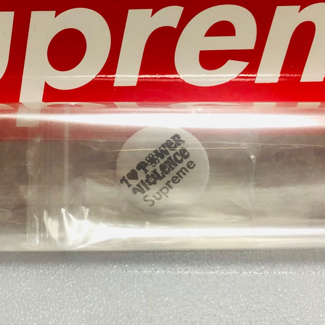 Supreme(シュプリーム)のSupreme 缶バッチ エンタメ/ホビーのおもちゃ/ぬいぐるみ(その他)の商品写真