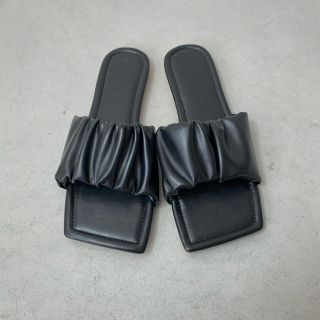 スライ(SLY)のsquare toe gather sandal / black(サンダル)