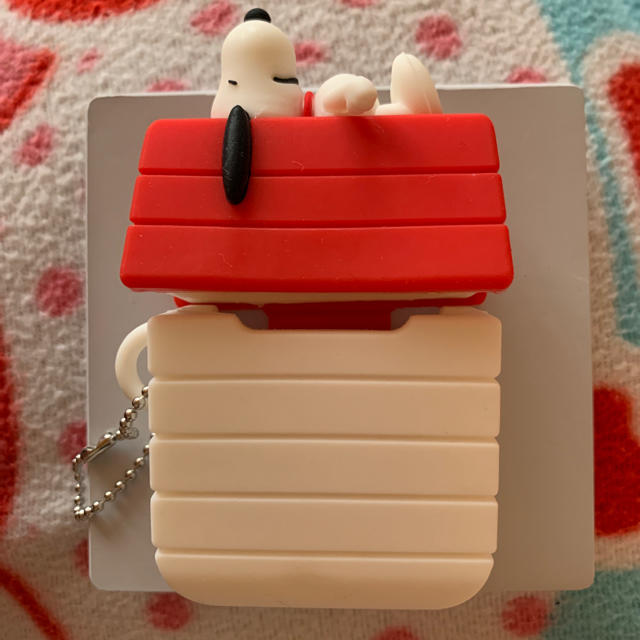 SNOOPY(スヌーピー)のスヌーピー イヤホンケース スマホ/家電/カメラのオーディオ機器(ヘッドフォン/イヤフォン)の商品写真