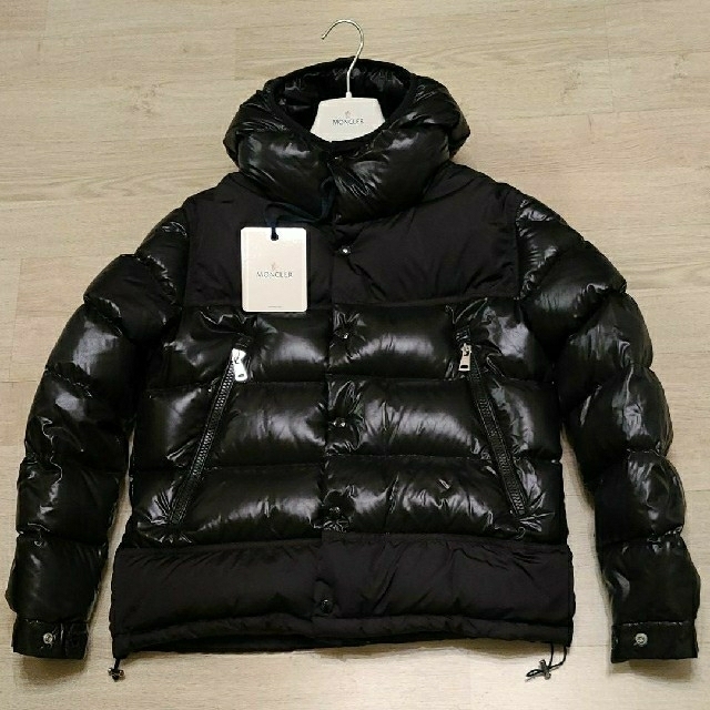 MONCLER(モンクレール)の【未使用に近い】モンクレール ダウンジャケット ブラック 国内正規品 メンズのジャケット/アウター(ダウンジャケット)の商品写真