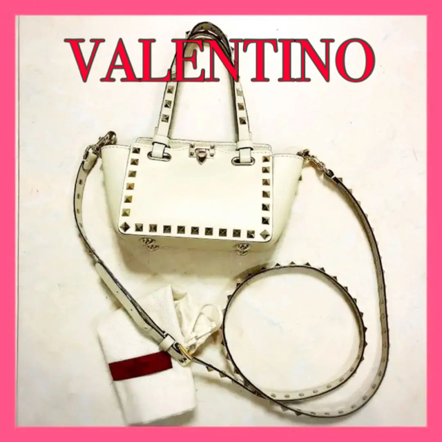 valentino garavani(ヴァレンティノガラヴァーニ)のVALENTINO ロックスタッズ  2way  バッグ レアサイズ アイボリー レディースのバッグ(ハンドバッグ)の商品写真