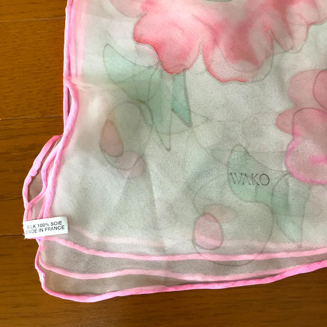 和光堂(ワコウドウ)の銀座和光　WAKO ベラスコスカーフ　ピンク　花柄 レディースのファッション小物(バンダナ/スカーフ)の商品写真