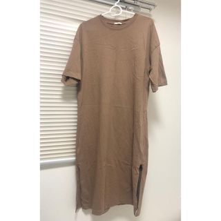 ジーユー(GU)のトップス  Tシャツ　ワンピース(ひざ丈ワンピース)