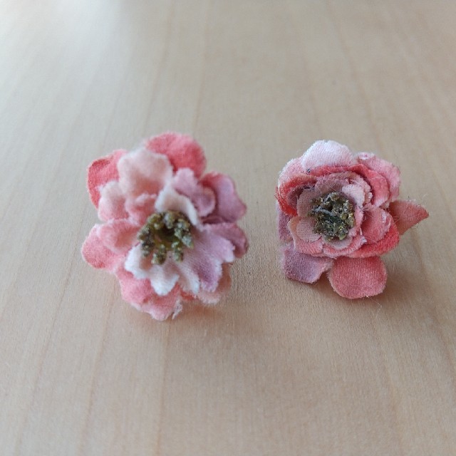 m.soeur(エムスール)の花 ピアス エムスール m.soeur レディースのアクセサリー(ピアス)の商品写真