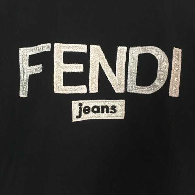 FENDI(フェンディ)の【FENDI】 ユニセックス ロゴ Tシャツ ブラック レディースのトップス(Tシャツ(半袖/袖なし))の商品写真
