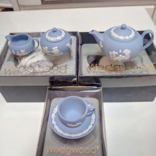 ウェッジウッド(WEDGWOOD)のakm様専用出品ウェッジウッドブルージャスパーミニチュアティーセット(置物)