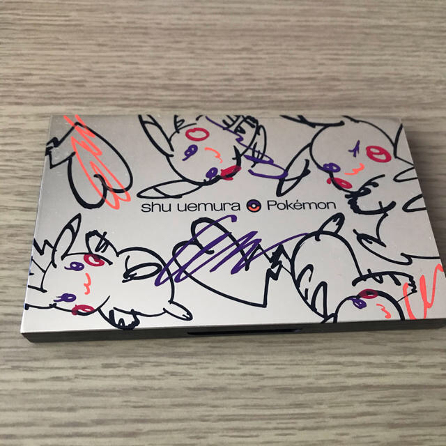 shu uemura(シュウウエムラ)のピカシュウ　アイパレット　サンダーショック コスメ/美容のベースメイク/化粧品(アイシャドウ)の商品写真