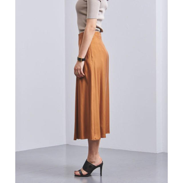 UNITED ARROWS(ユナイテッドアローズ)の新品✨定価17580円　上品な光沢感と分量感のフレアスカート    レディースのスカート(その他)の商品写真