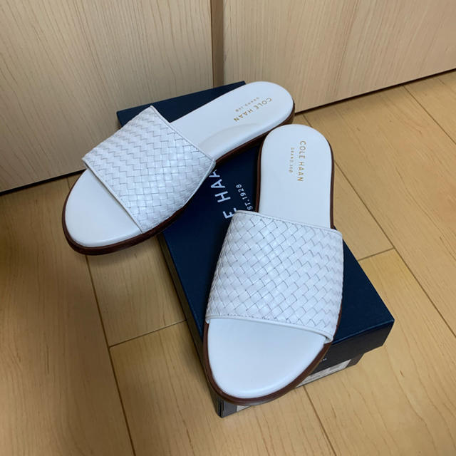 Cole Haan(コールハーン)の新品　コールハーン　サンダル　ホワイト　レザー レディースの靴/シューズ(サンダル)の商品写真