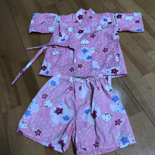 サンリオ(サンリオ)の90  甚平　じんべい　キティー　サンリオ   キッズ/ベビー/マタニティのキッズ服女の子用(90cm~)(甚平/浴衣)の商品写真