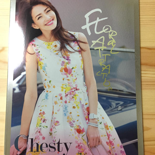 Chesty(チェスティ)の新品 Chesty♡カタログ&ショップ袋 エンタメ/ホビーの雑誌(ファッション)の商品写真