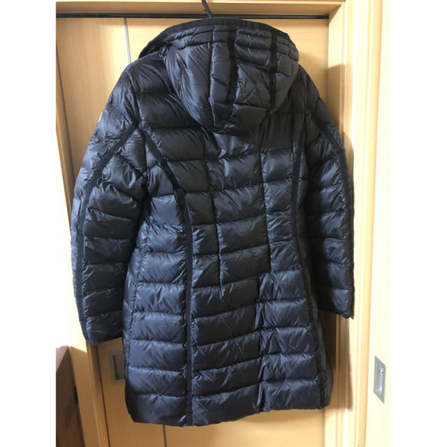 MONCLER(モンクレール)のティアラ様専用　モンクレール hermine ネイビー レディースのジャケット/アウター(ダウンジャケット)の商品写真