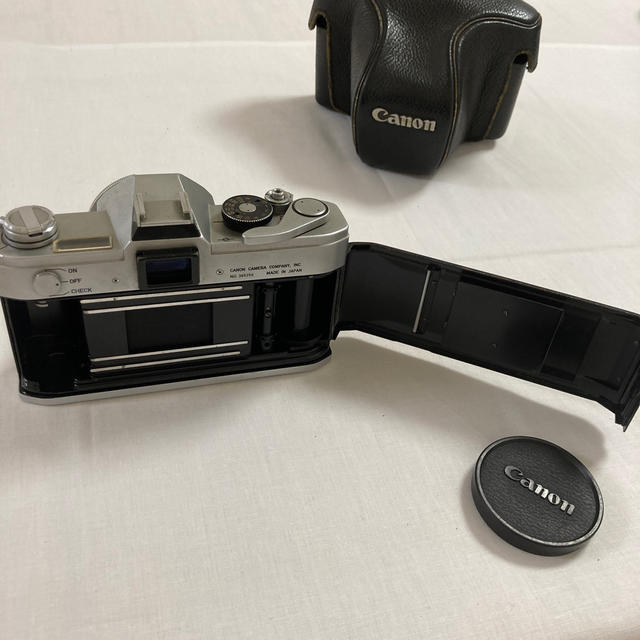 Canon(キヤノン)のCanon  キャノン　ＦＸ　フィルムカメラ　カメラケース付き スマホ/家電/カメラのカメラ(フィルムカメラ)の商品写真