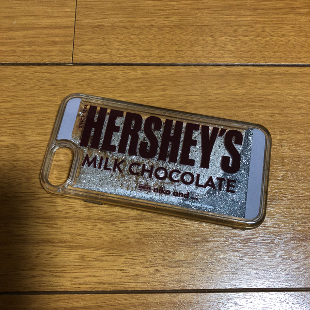 niko and...(ニコアンド)のニコアンド   スマホケース　HERSHEY'S グリッター　niko and スマホ/家電/カメラのスマホアクセサリー(iPhoneケース)の商品写真