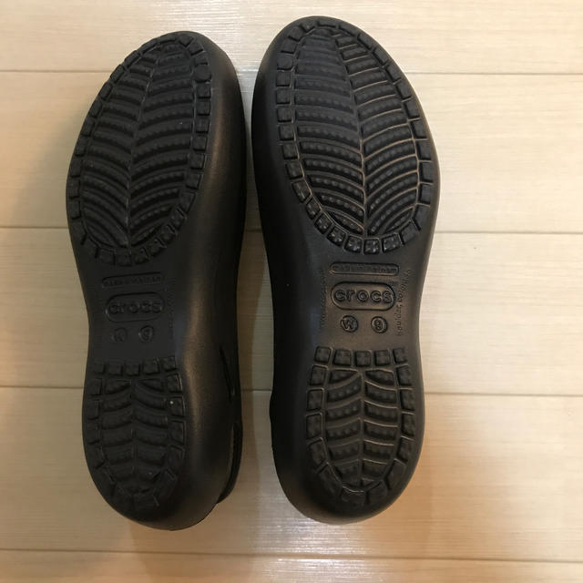 crocs(クロックス)のフミニｬ様専用クロックス　黒　W9 レディースの靴/シューズ(サンダル)の商品写真