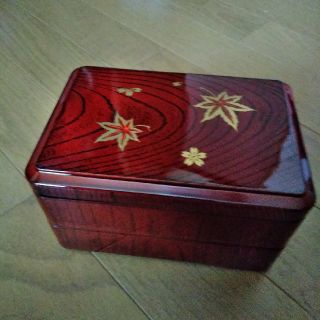 塗りのお弁当箱　(弁当用品)