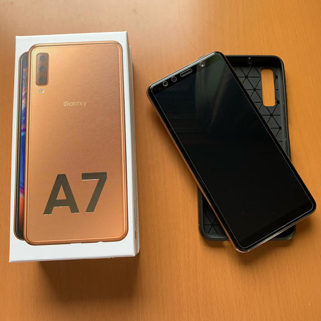 【品】GALAXY A7 ゴールド