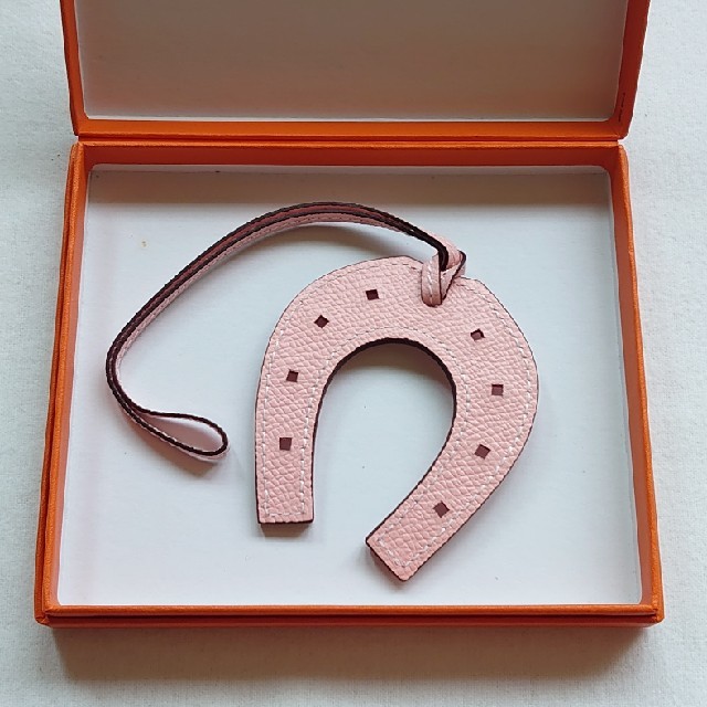 売れ筋がひクリスマスプレゼント! HERMES♡パドックチャーム ローズ
