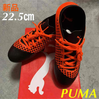 プーマ(PUMA)のPUMAプーマ ジュニアサッカースパイク フューチャー2.4HG 22.5㎝新品(シューズ)