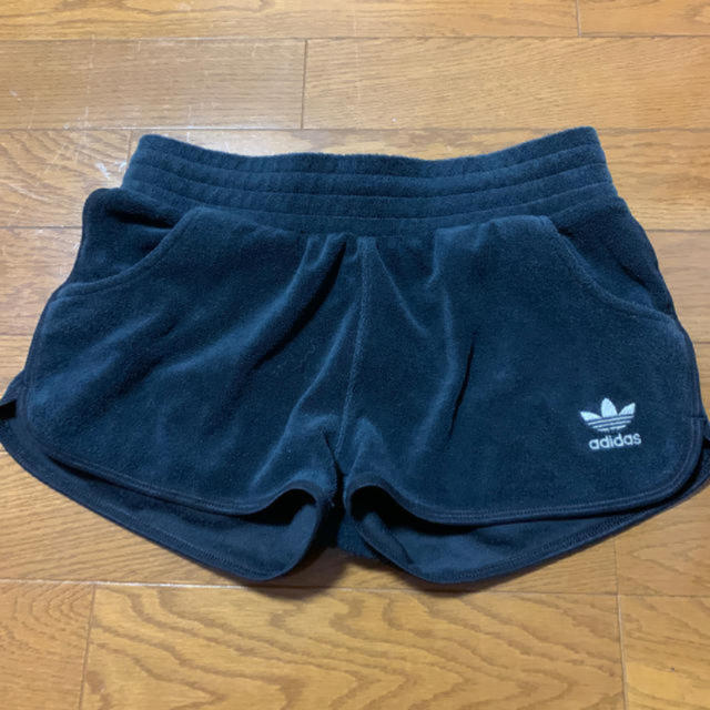 adidas(アディダス)のadidasショートパンツ レディースのパンツ(ショートパンツ)の商品写真