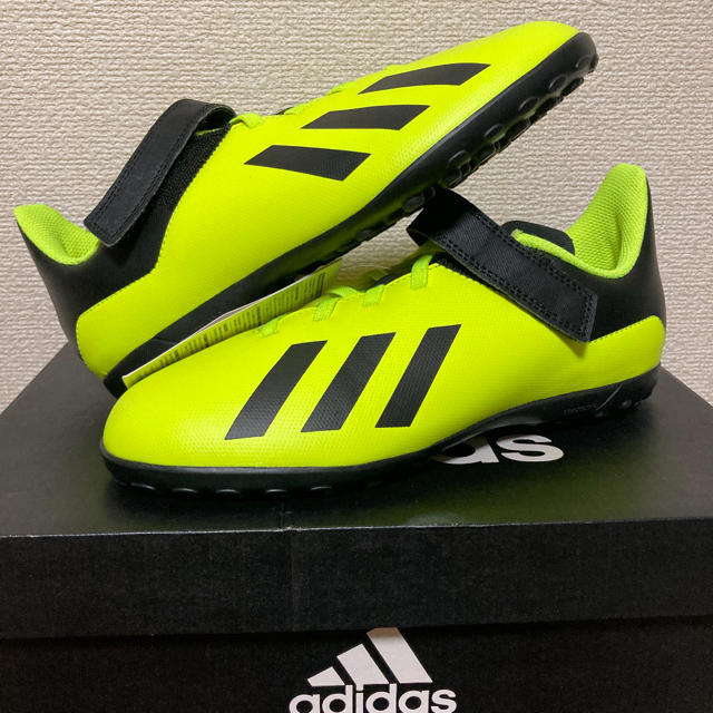 adidas(アディダス)の【新品】adidas アディダス ジュニア シューズ  23cm キッズ/ベビー/マタニティのキッズ靴/シューズ(15cm~)(スニーカー)の商品写真