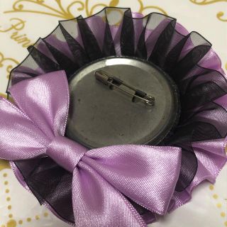 サテンリボンとオーガンジーの缶バッジロゼット♡【PURPLE×BLACK②】(コサージュ/ブローチ)