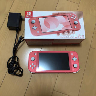 ニンテンドースイッチ(Nintendo Switch)のあみ様専用　Switch lightコーラルピンク＋カセット2点(家庭用ゲーム機本体)