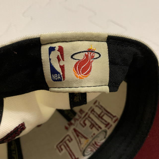 MITCHELL & NESS(ミッチェルアンドネス)の値下げ‼️ Mitchell&ness Miami heat メンズの帽子(キャップ)の商品写真