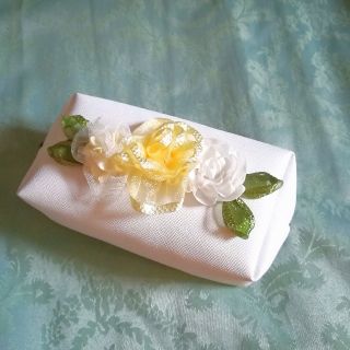 送料無料☆華やかwhite リボンローズ お花 化粧ポーチ ボックス (ポーチ)