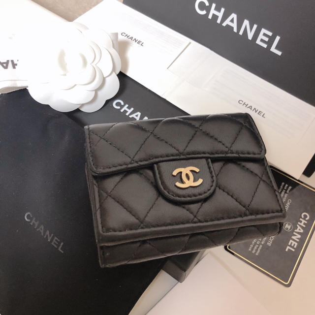 CHANEL(シャネル)のシャネル　ナノウォレット　ラムスキン　ミニ　財布　三つ折り財布　マトラッセ  レディースのファッション小物(財布)の商品写真