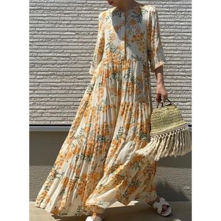 ザラ(ZARA)の新品　ZARAワンピース　同型　花柄(ロングワンピース/マキシワンピース)