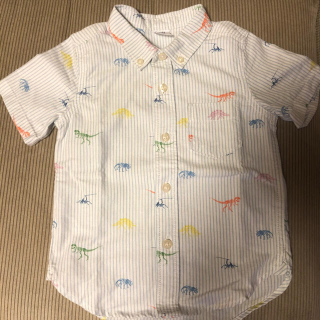 babyGAP(ベビーギャップ)の18-24m 恐竜柄シャツ キッズ/ベビー/マタニティのキッズ服男の子用(90cm~)(Tシャツ/カットソー)の商品写真