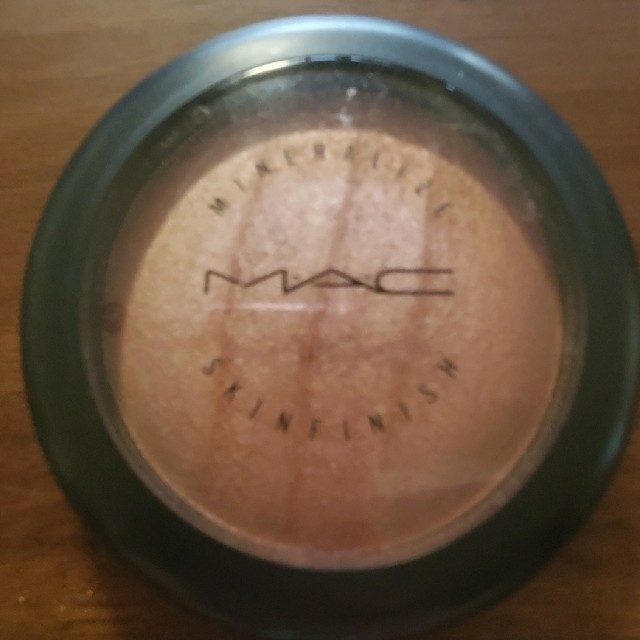 MAC(マック)のM・A・C julian専用ページUSED美品ブロンズ 、ヤムヤムヤム2点セット コスメ/美容のベースメイク/化粧品(フェイスカラー)の商品写真