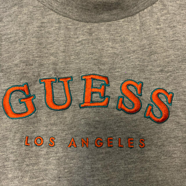 GUESS(ゲス)のGUESS ORIGINALS Tシャツ　クロップ丈　ロゴTシャツ メンズのトップス(Tシャツ/カットソー(半袖/袖なし))の商品写真