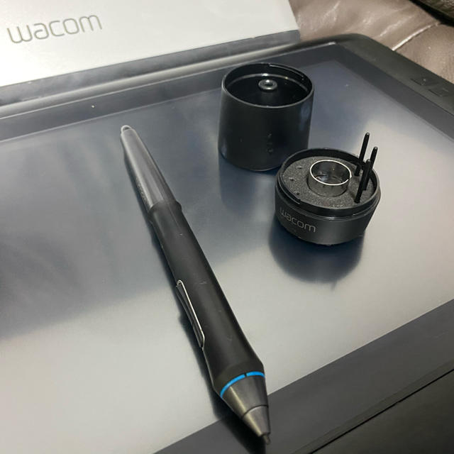 Wacom(ワコム)のワコム  液晶ペンタブレット 13.3フルHD液晶 Cintiq 13HD  スマホ/家電/カメラのPC/タブレット(タブレット)の商品写真