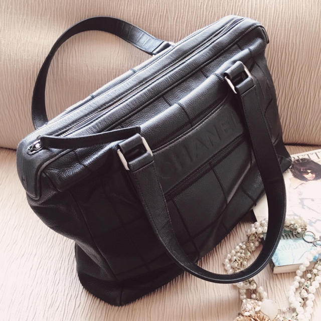 送料0円】 CHANEL 直営店購入*シャネルのレザーバッグ*黒 - トート