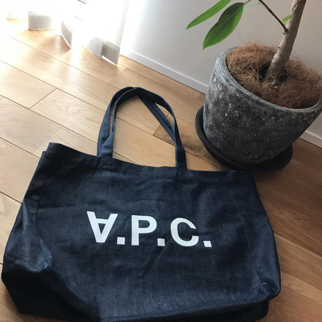 A.P.C(アーペーセー)のアーペーセー　apc A.P.C. デニム　デニムバッグ　デニムトートバッグ レディースのバッグ(トートバッグ)の商品写真